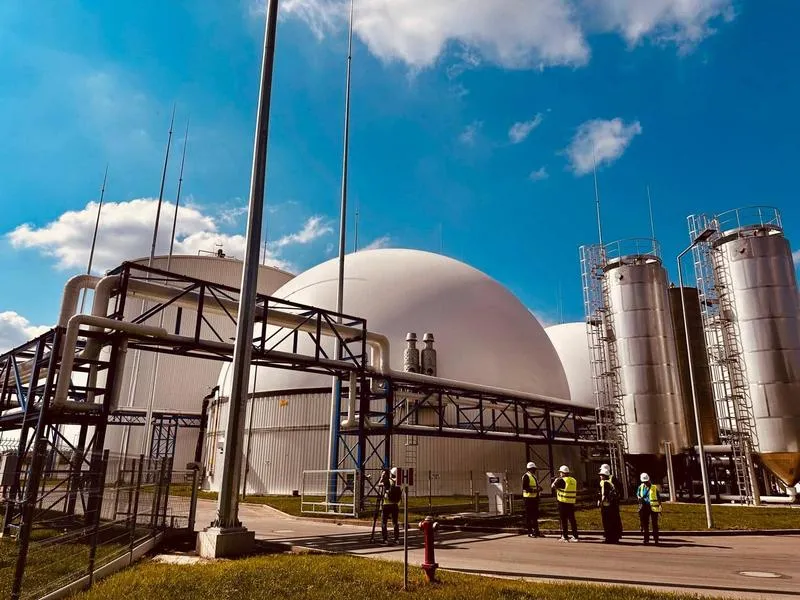 Jak obliczyć koszt budowy biogazowni rolniczej i jakie czynniki mają na niego wpływ?