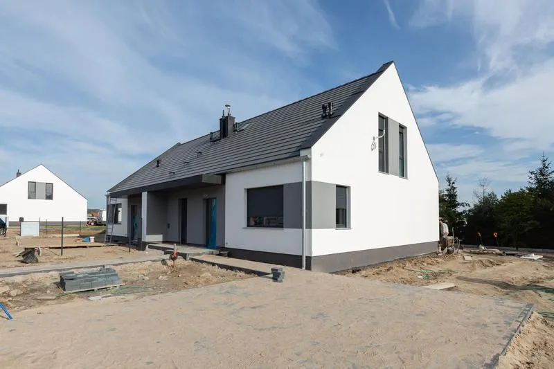 Dom od dewelopera – co warto wiedzieć? Kluczowe zalety i wady zakupu