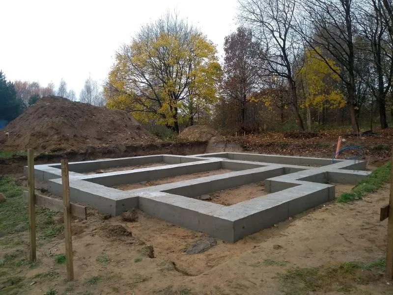 Jak wybrać idealne gotowe fundamenty pod dom?