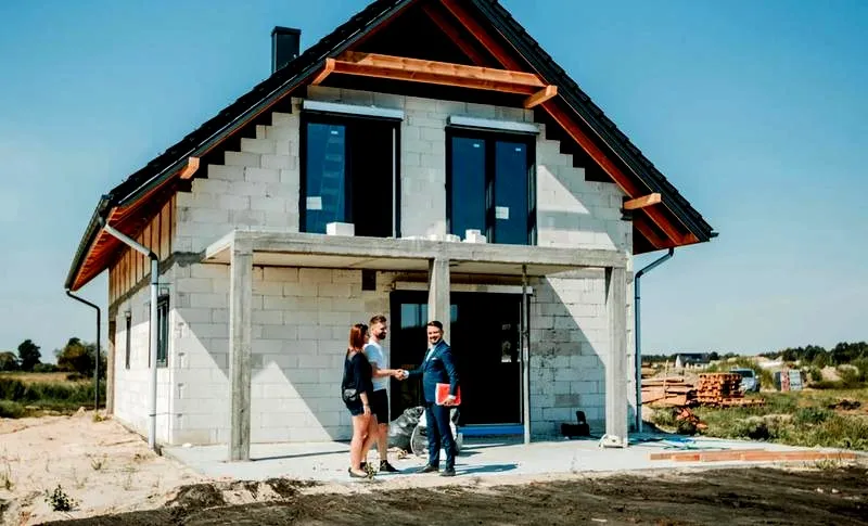 Jak zrealizować kredyt na budowę domu systemem gospodarczym w 2026 roku?