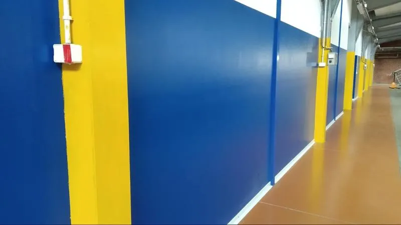 Jaką farbą skutecznie pokryć lamperie? Praktyczne porady i inspiracje