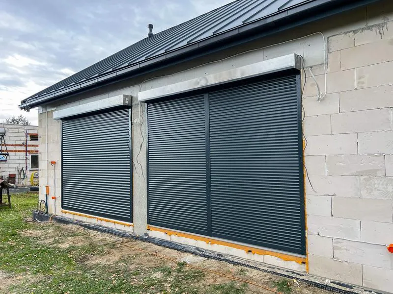 Prosty przewodnik: jak zamontować żaluzje okienne krok po kroku