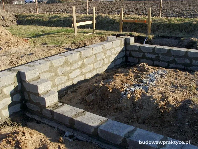 Przewodnik po murowaniu fundamentów: od czego zacząć?