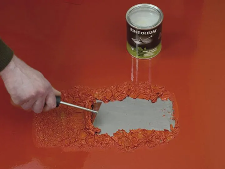 Usuwanie farby z butelki